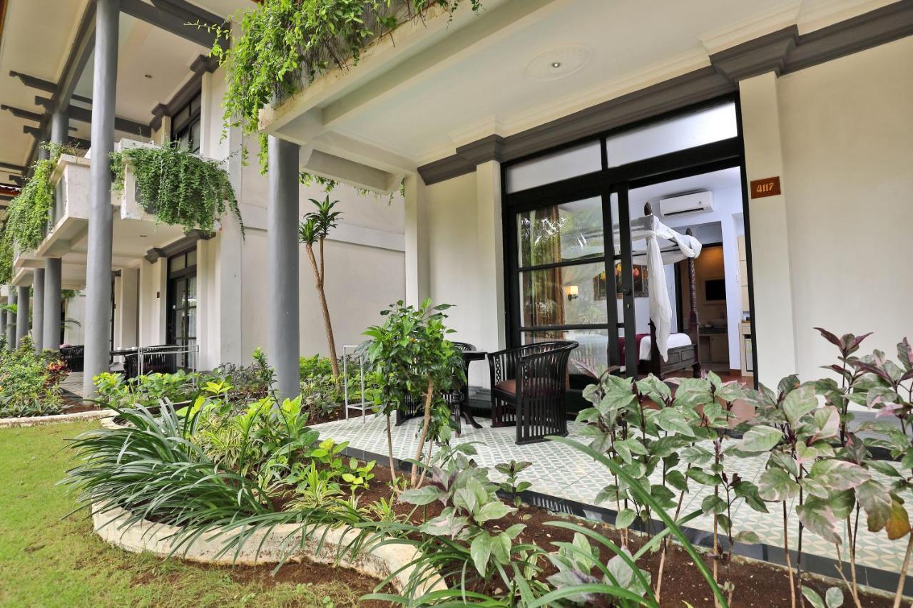 Puri Saron Hotel Seminyak Экстерьер фото