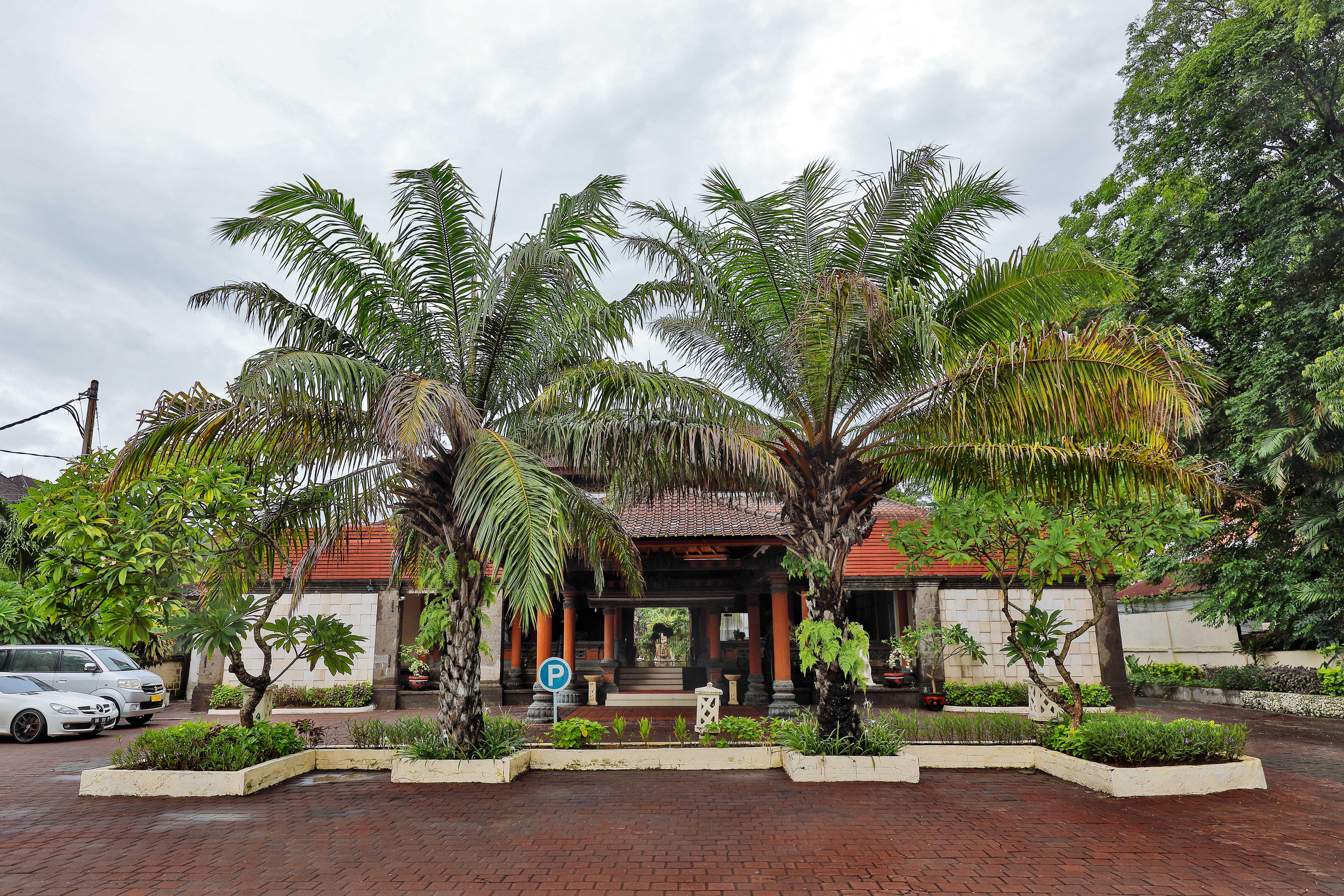 Puri Saron Hotel Seminyak Экстерьер фото