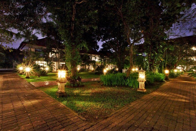 Puri Saron Hotel Seminyak Экстерьер фото