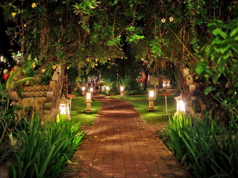 Puri Saron Hotel Seminyak Экстерьер фото